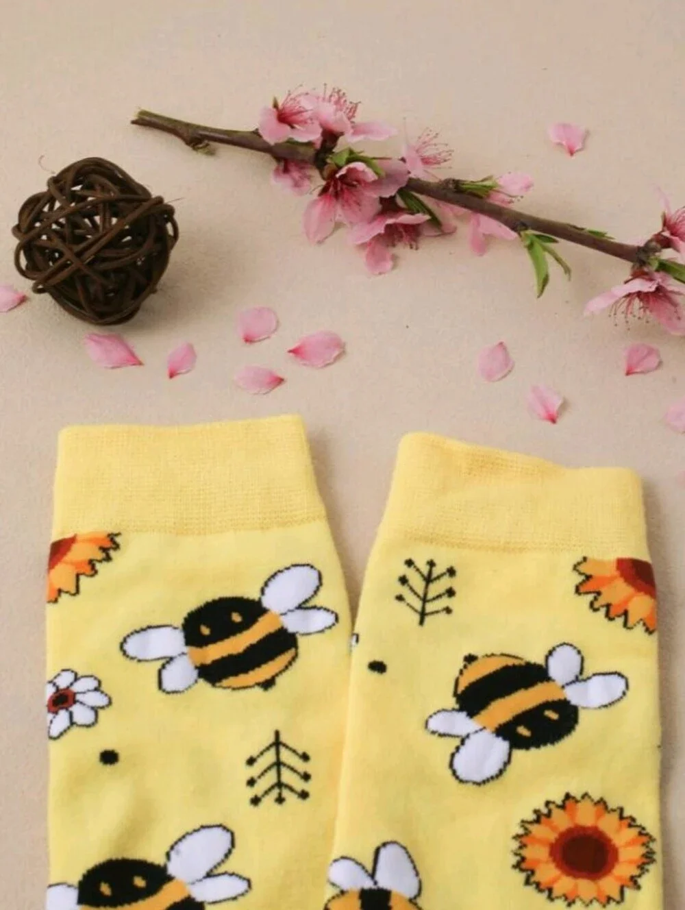 Yellow Bee Sunflower Daisy Floral Print Crew Mid-calf Socks Spring Summer Socks